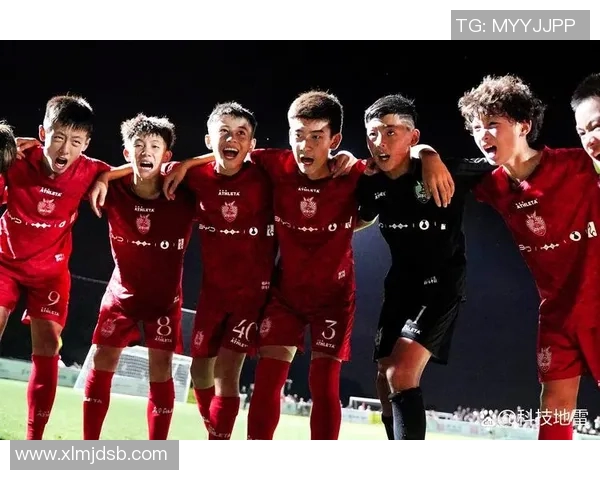 足球巨星齐聚一堂展开精彩挑战赛展现球技与团队合作精神 足球巨星齐聚一堂展开精彩挑战赛展现球技与团队合作精神