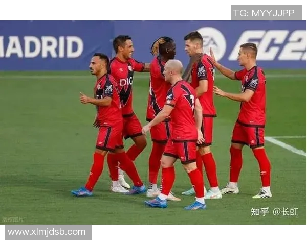 足球明星与球迷神似瞬间大揭秘你能认出哪个是明星哪个是球迷吗 足球明星与球迷神似瞬间大揭秘你能认出哪个是明星哪个是球迷吗