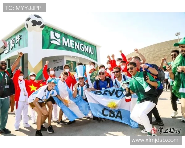 足球明星齐聚领奖盛典合影留念展现荣耀与友谊的瞬间 足球明星齐聚领奖盛典合影留念展现荣耀与友谊的瞬间